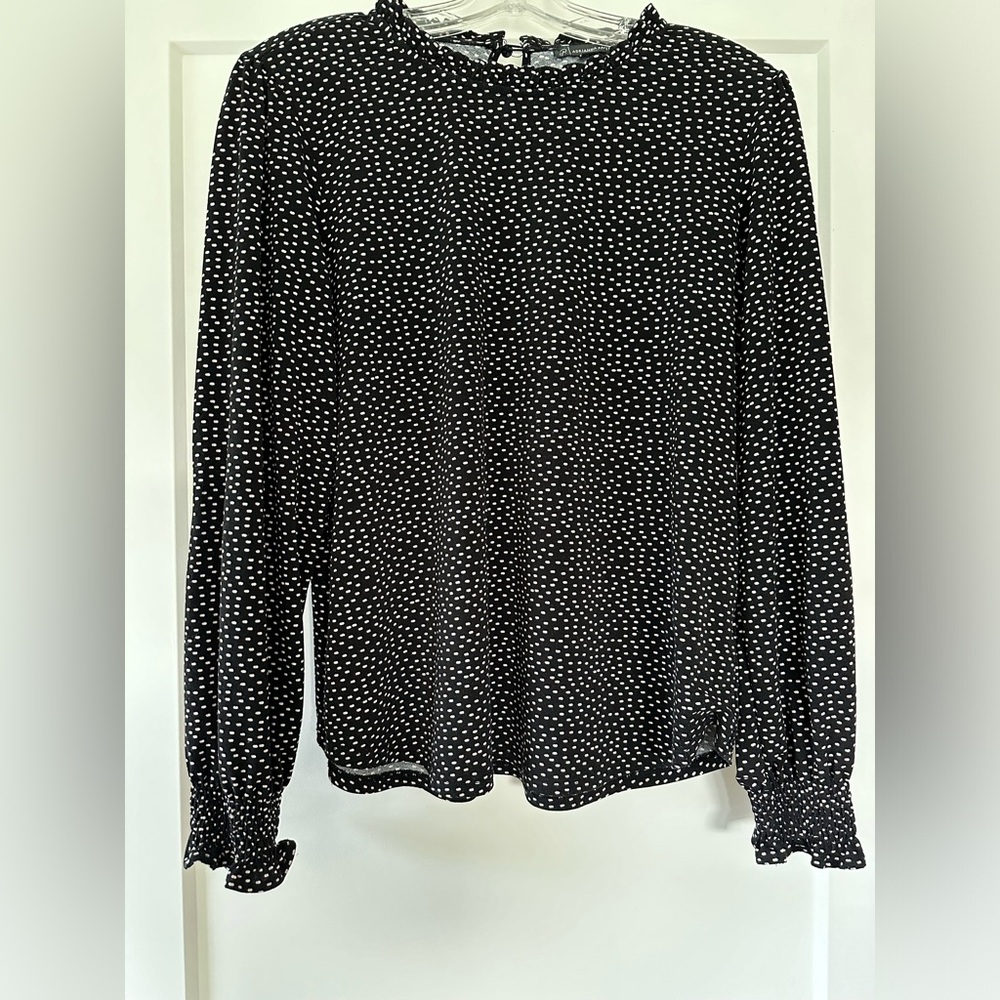 Adrianna Papell sz L woman’s long sleeve ruffle neck & cuff blouse preowned